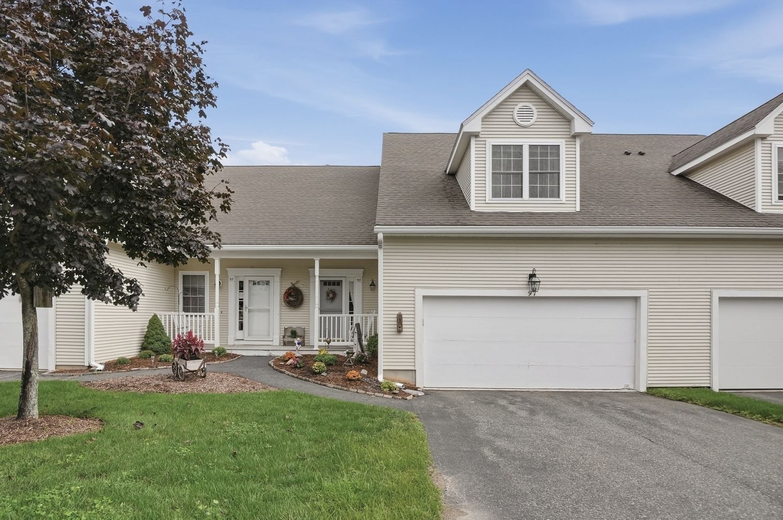 97 Horne Way #97 Millbury — Photo 2 of 32