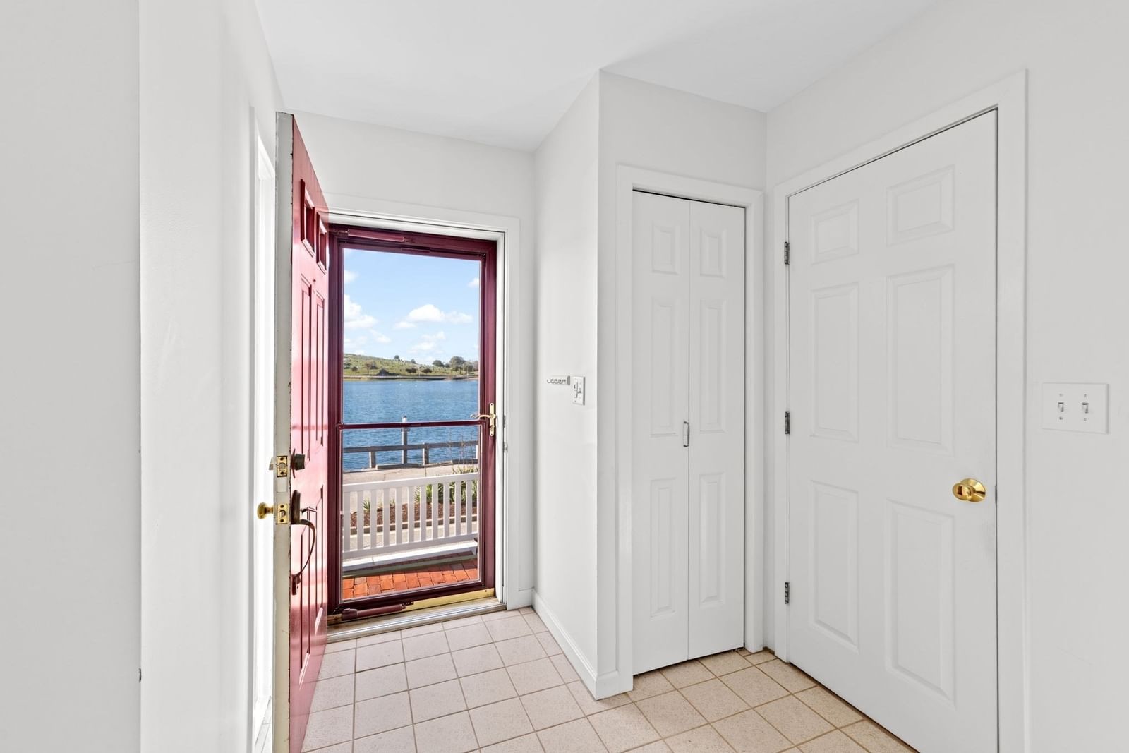 1 Marina Dr #1 Hull — Photo 4 of 35