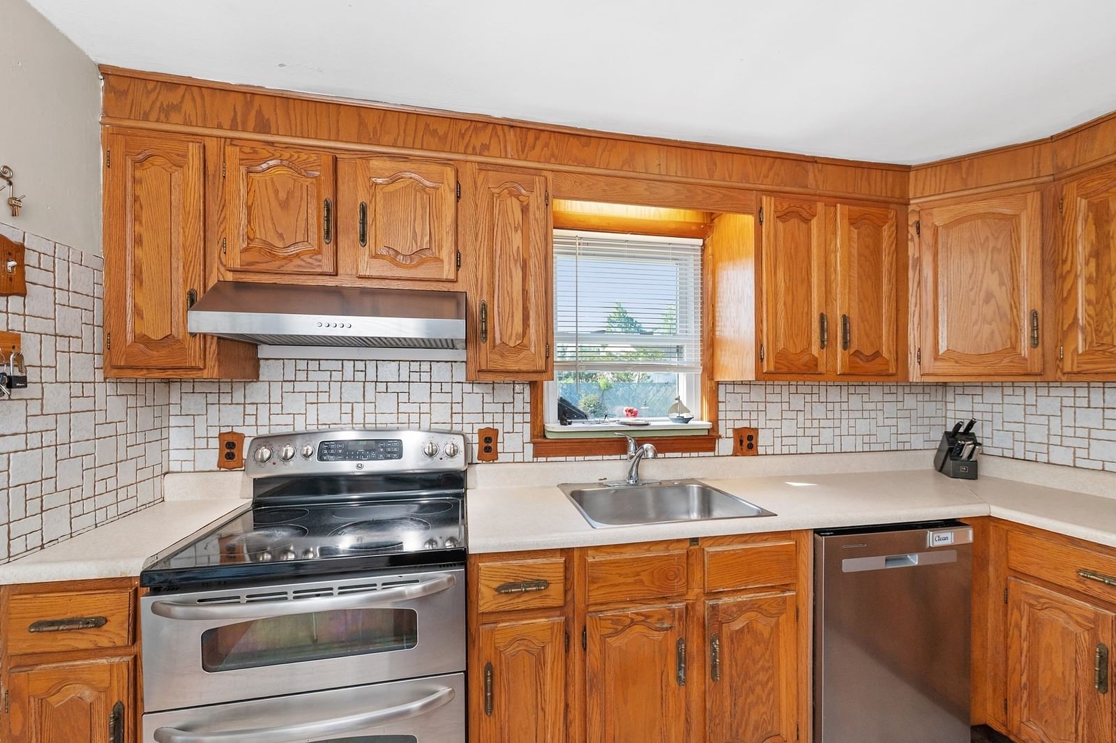 9 Fosters Ln Wakefield — Photo 4 of 29