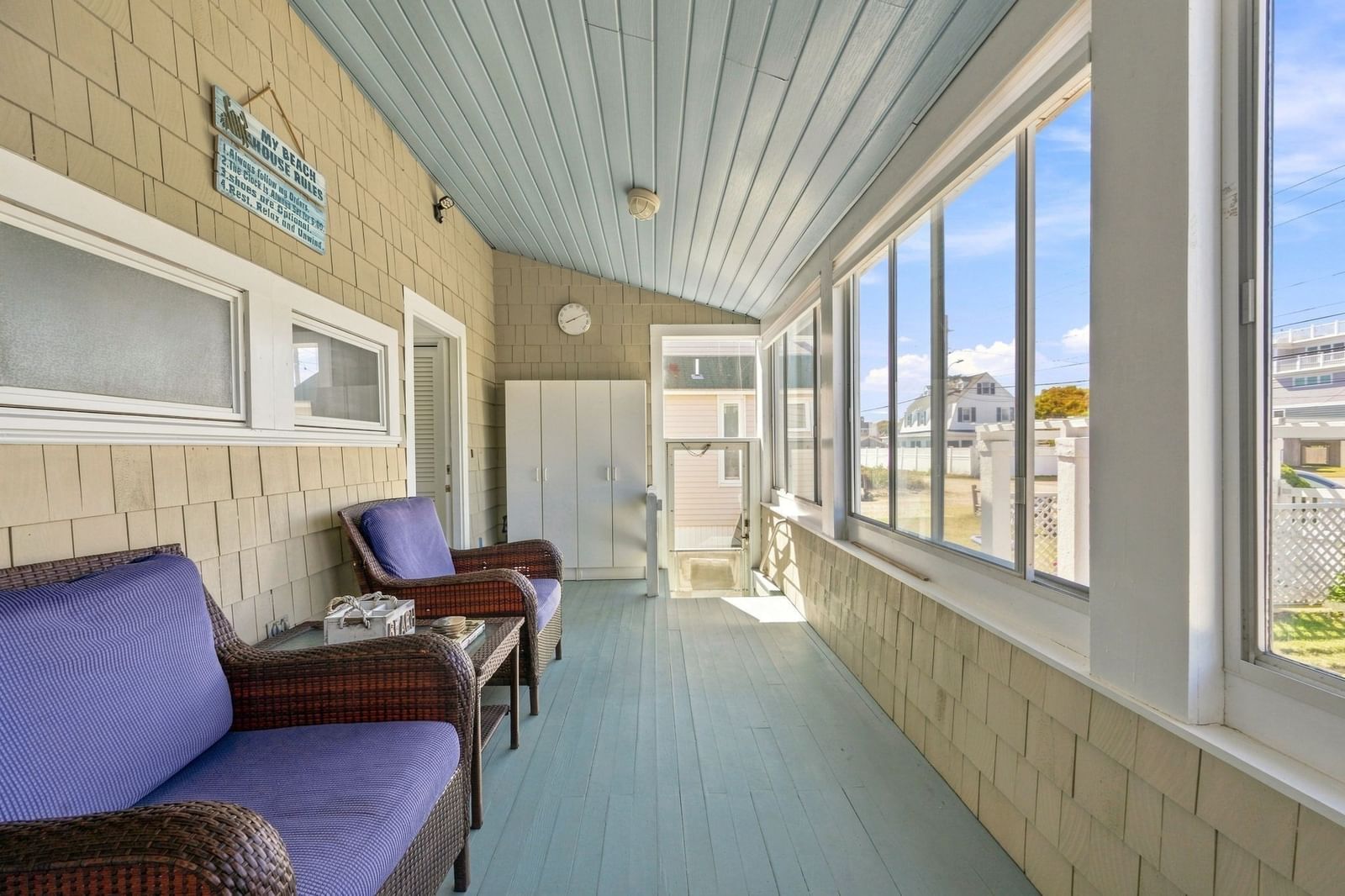 331 Beach Ave Hull — Photo 13 of 26