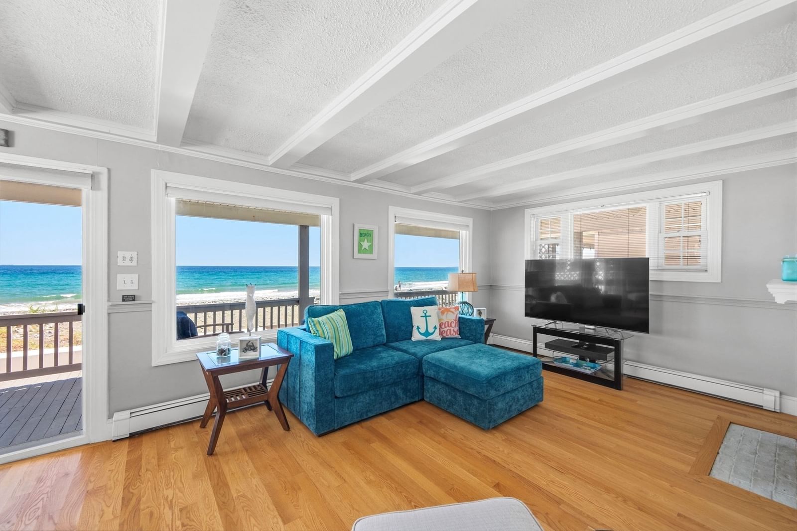 331 Beach Ave Hull — Photo 3 of 26