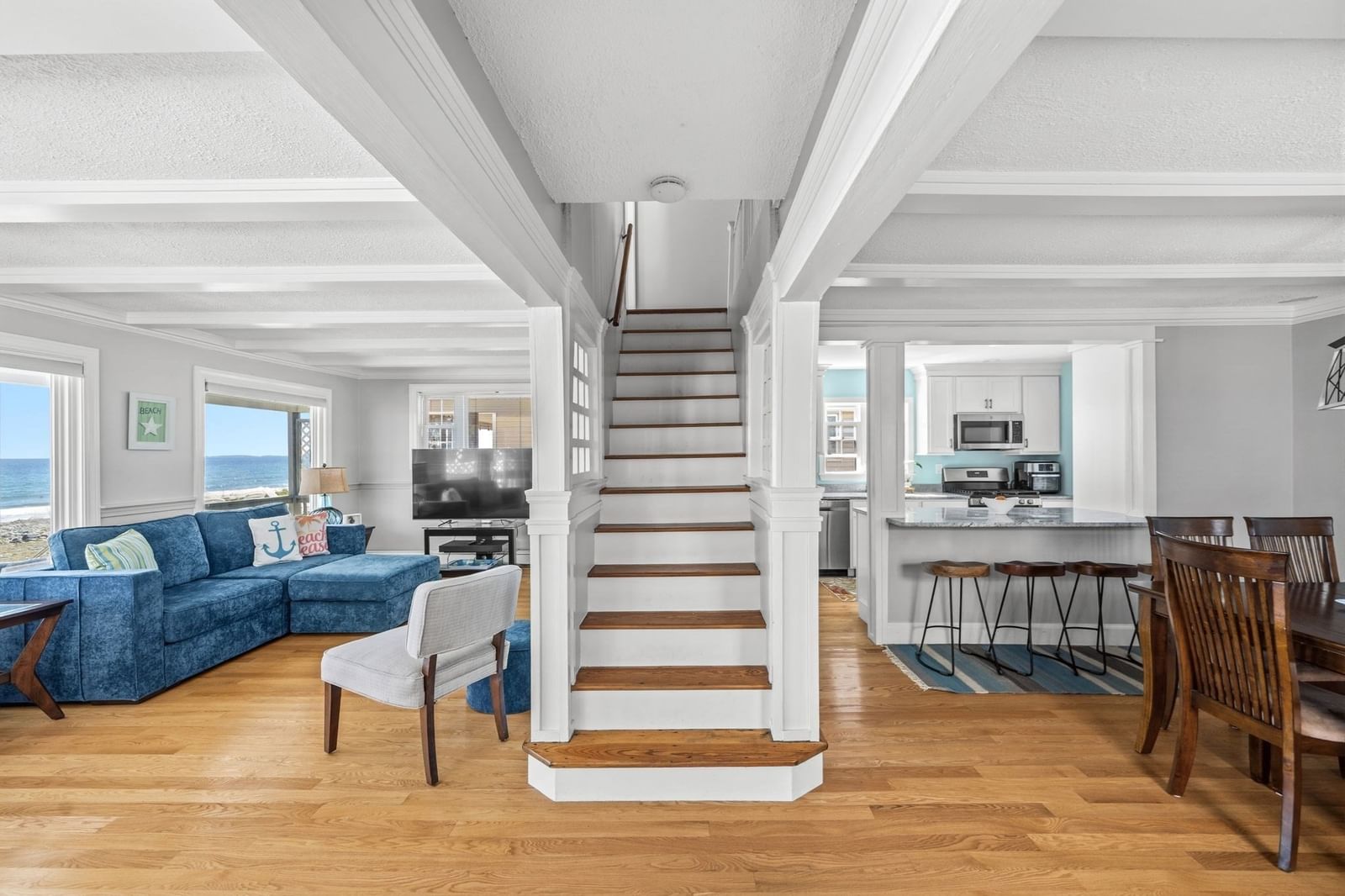 331 Beach Ave Hull — Photo 4 of 26