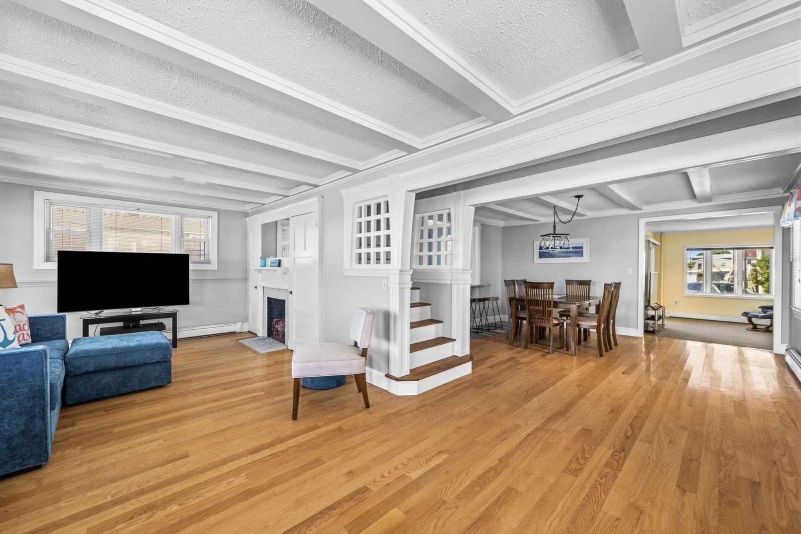 331 Beach Ave Hull — Photo 5 of 26