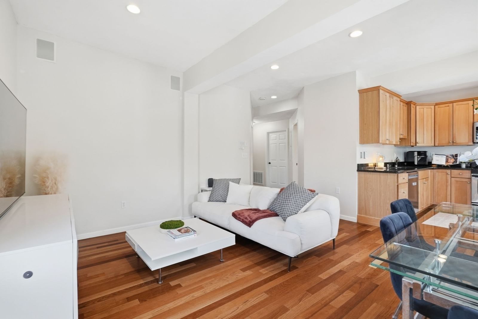841 Saratoga St #PH3 Boston — Photo 2 of 27