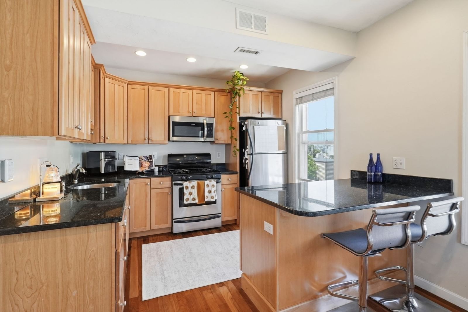 841 Saratoga St #PH3 Boston — Photo 3 of 27