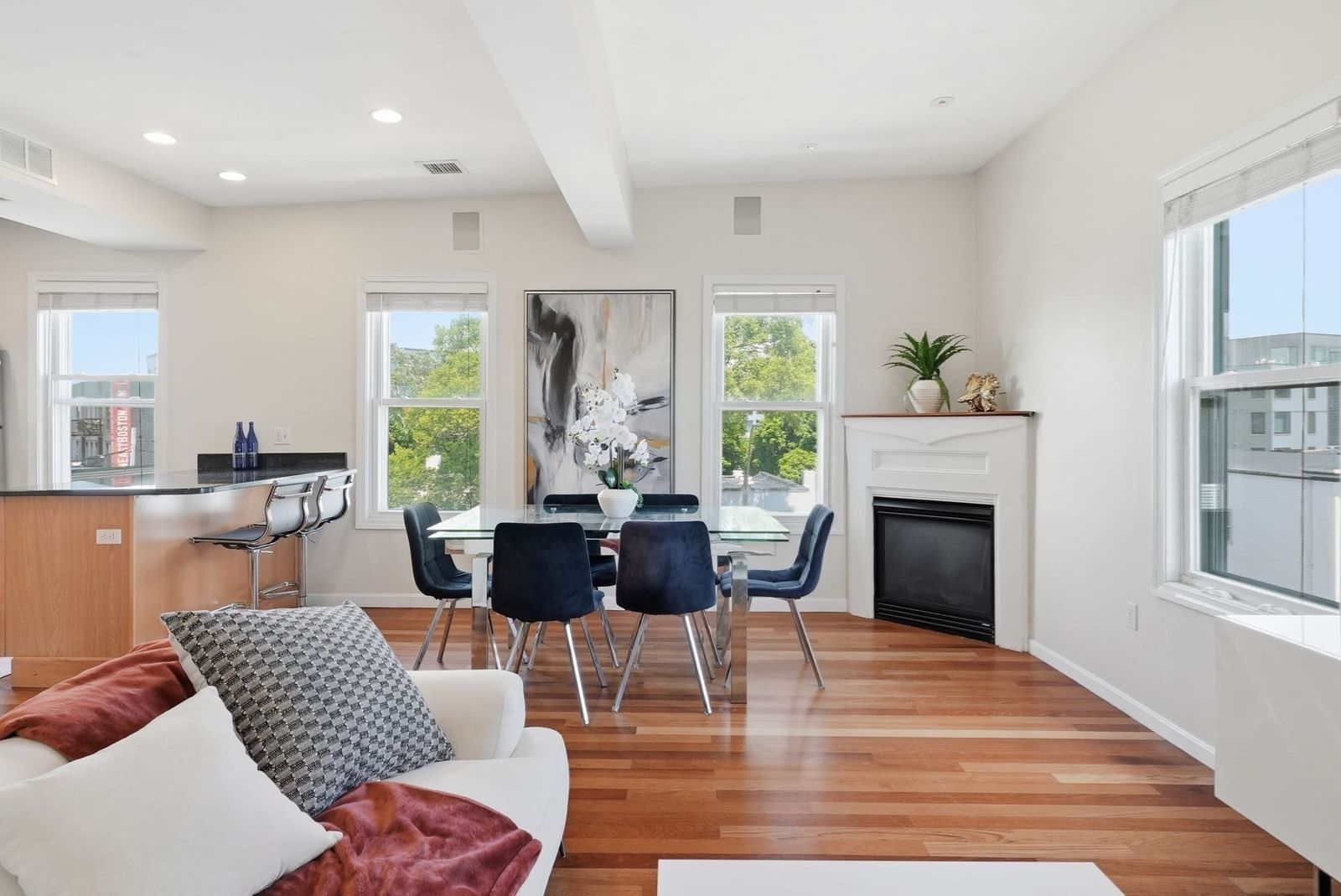 841 Saratoga St #PH3 Boston — Photo 4 of 27