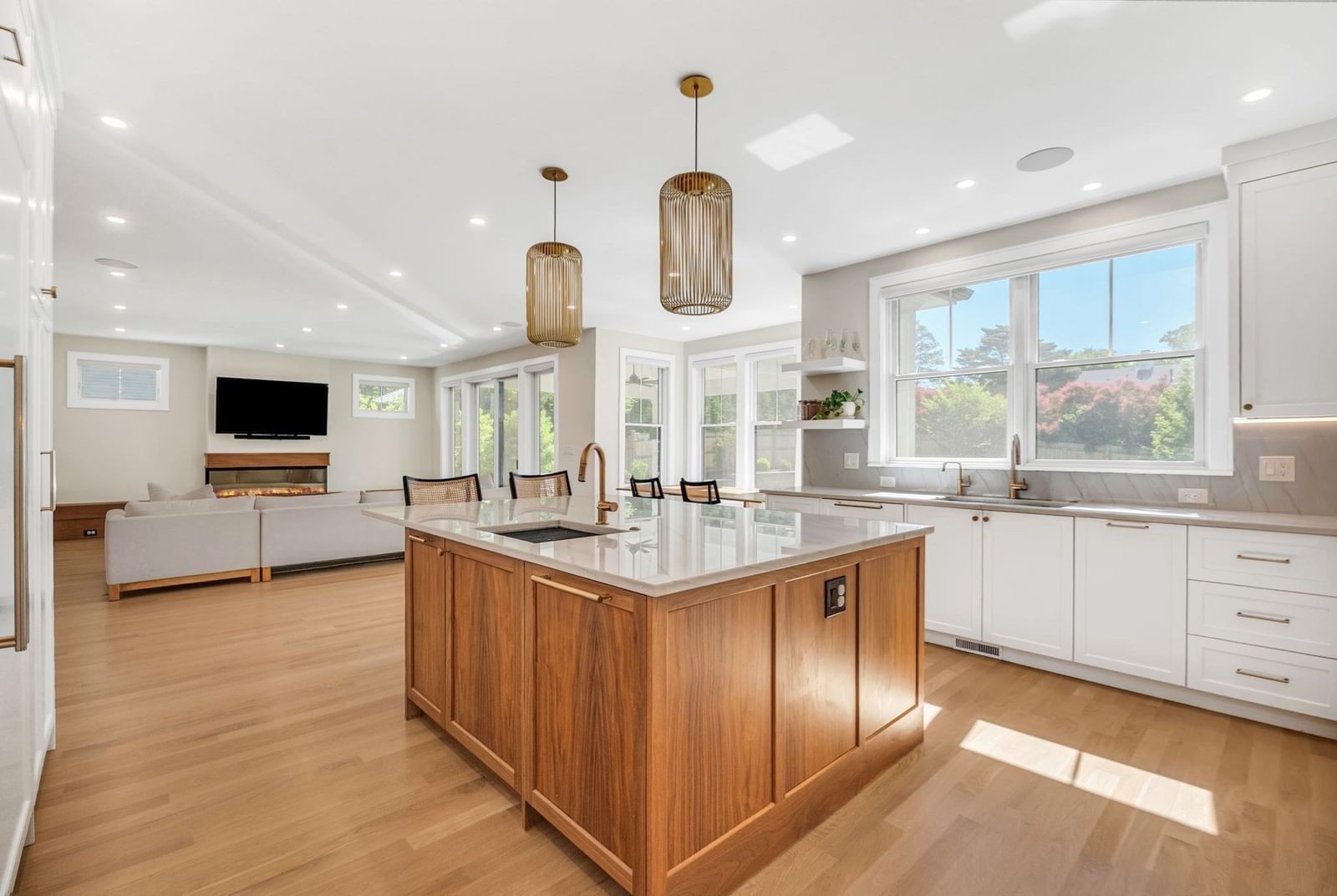 98 Beethoven Ave Newton — Photo 4 of 27