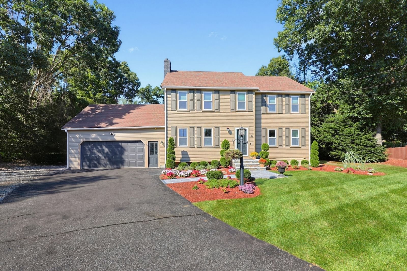 34 Zarek Dr Attleboro — Photo 2 of 42