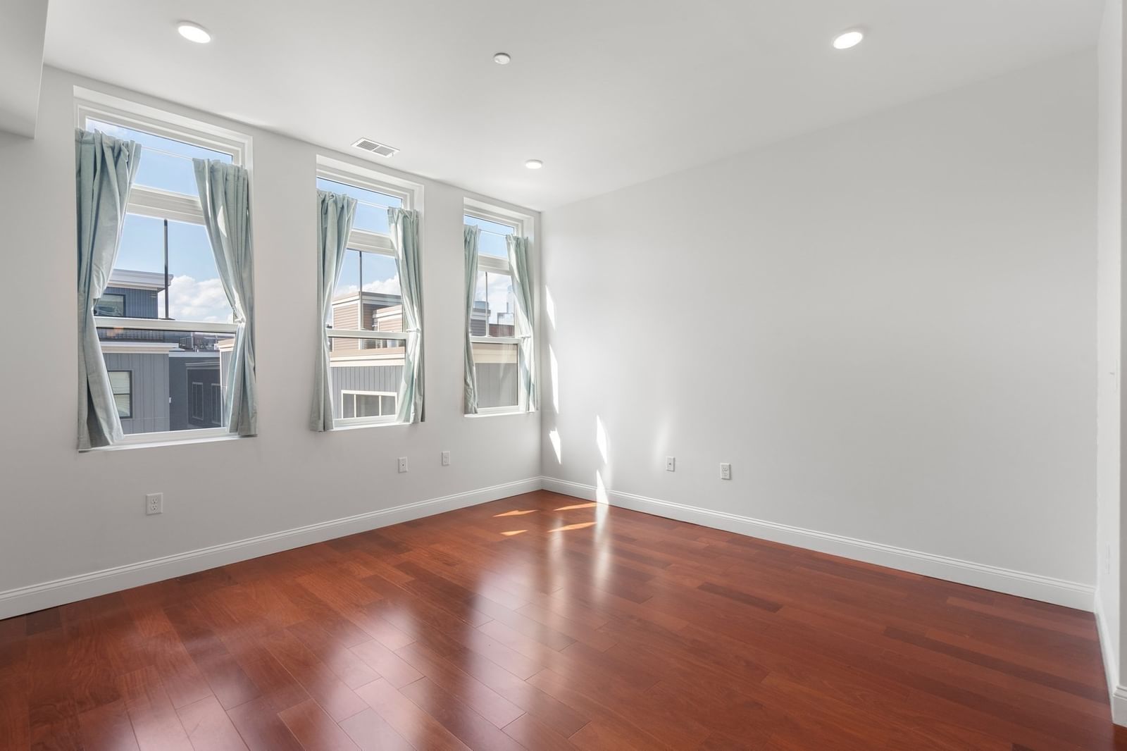 170 W Broadway #411 Boston — Photo 13 of 37