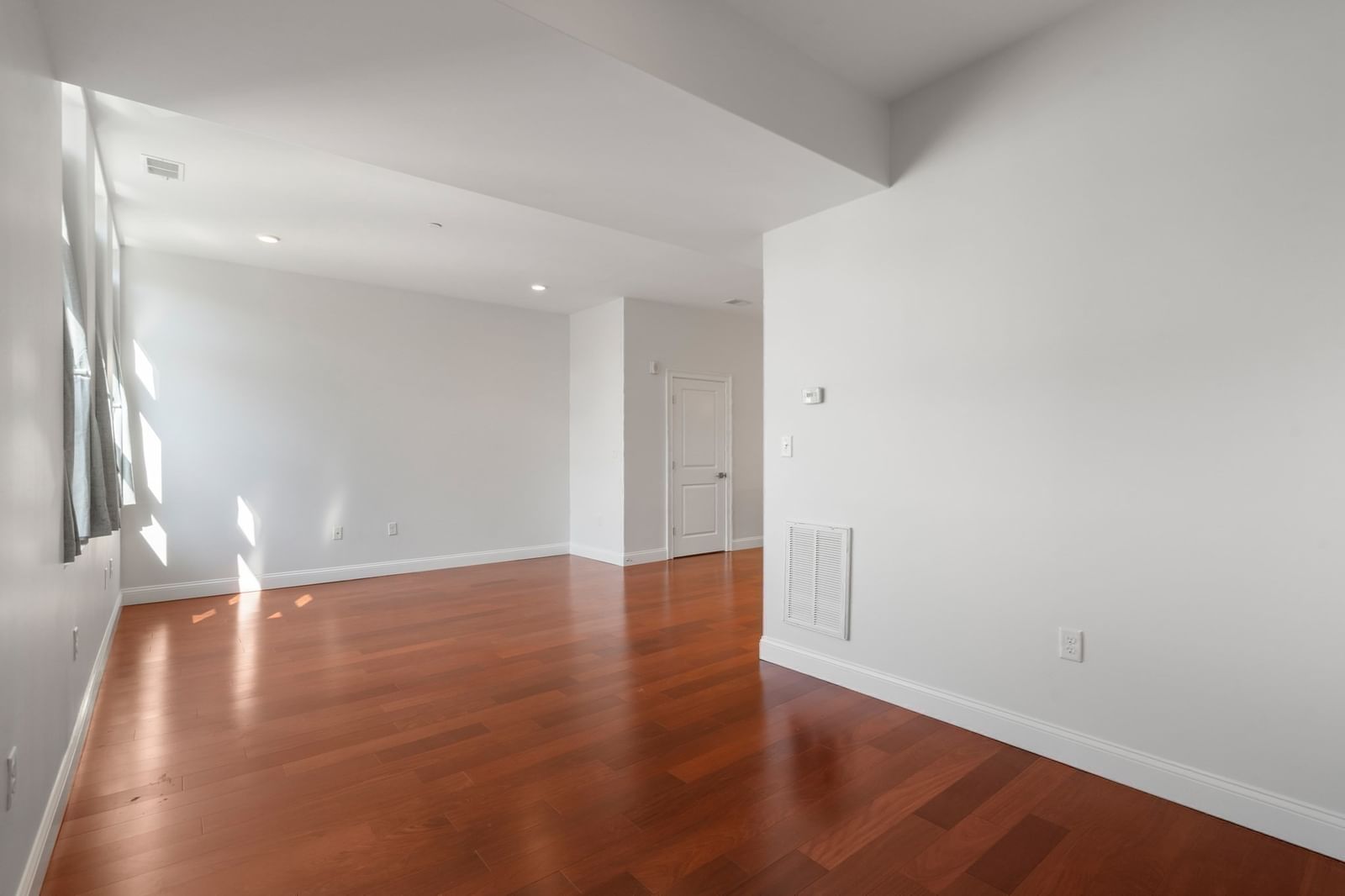 170 W Broadway #411 Boston — Photo 15 of 37
