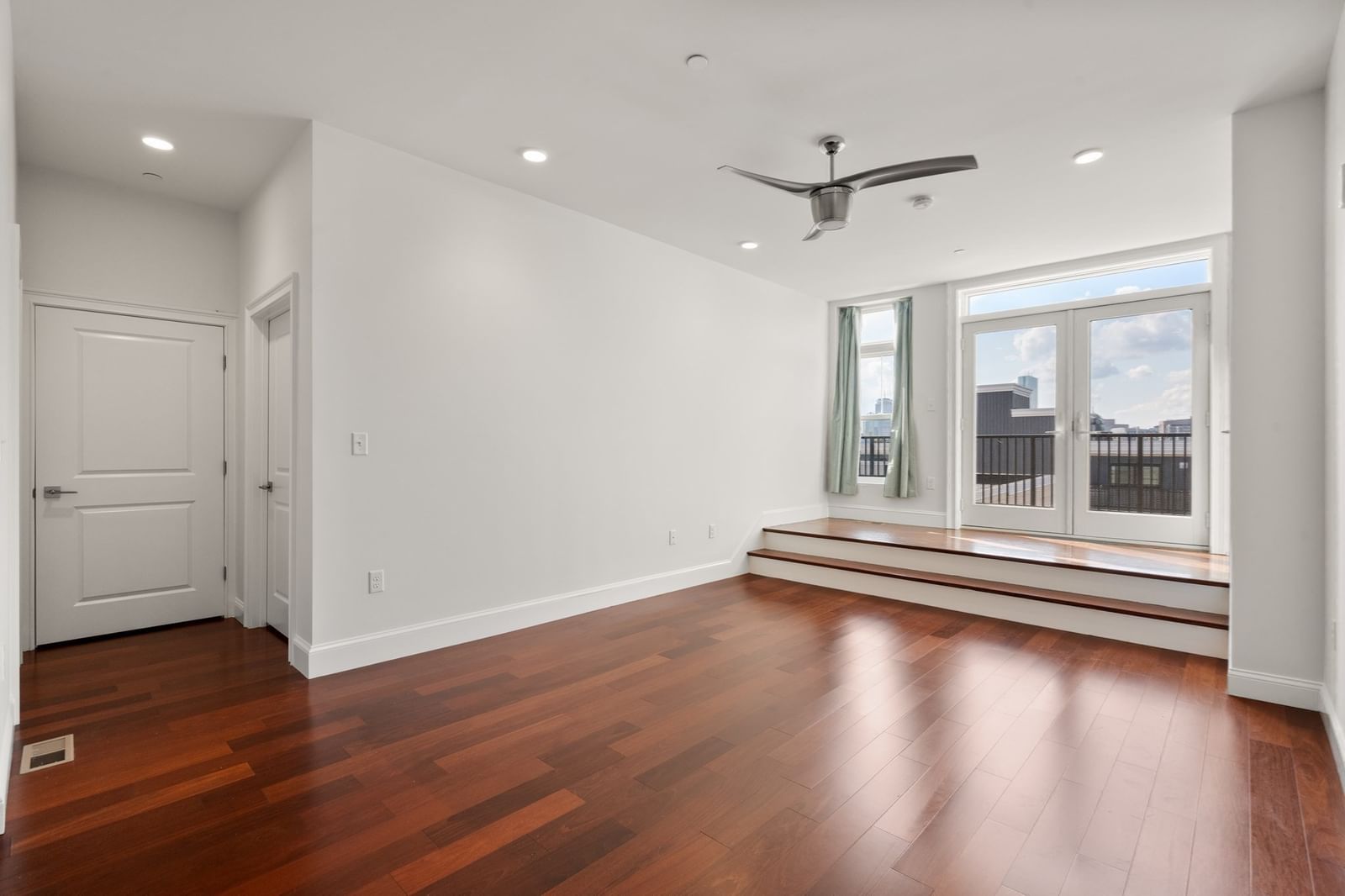 170 W Broadway #411 Boston — Photo 19 of 37