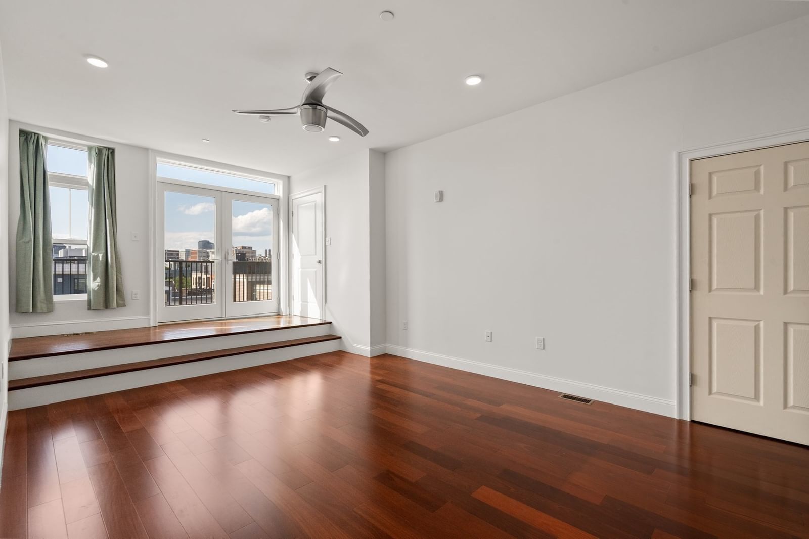 170 W Broadway #411 Boston — Photo 20 of 37