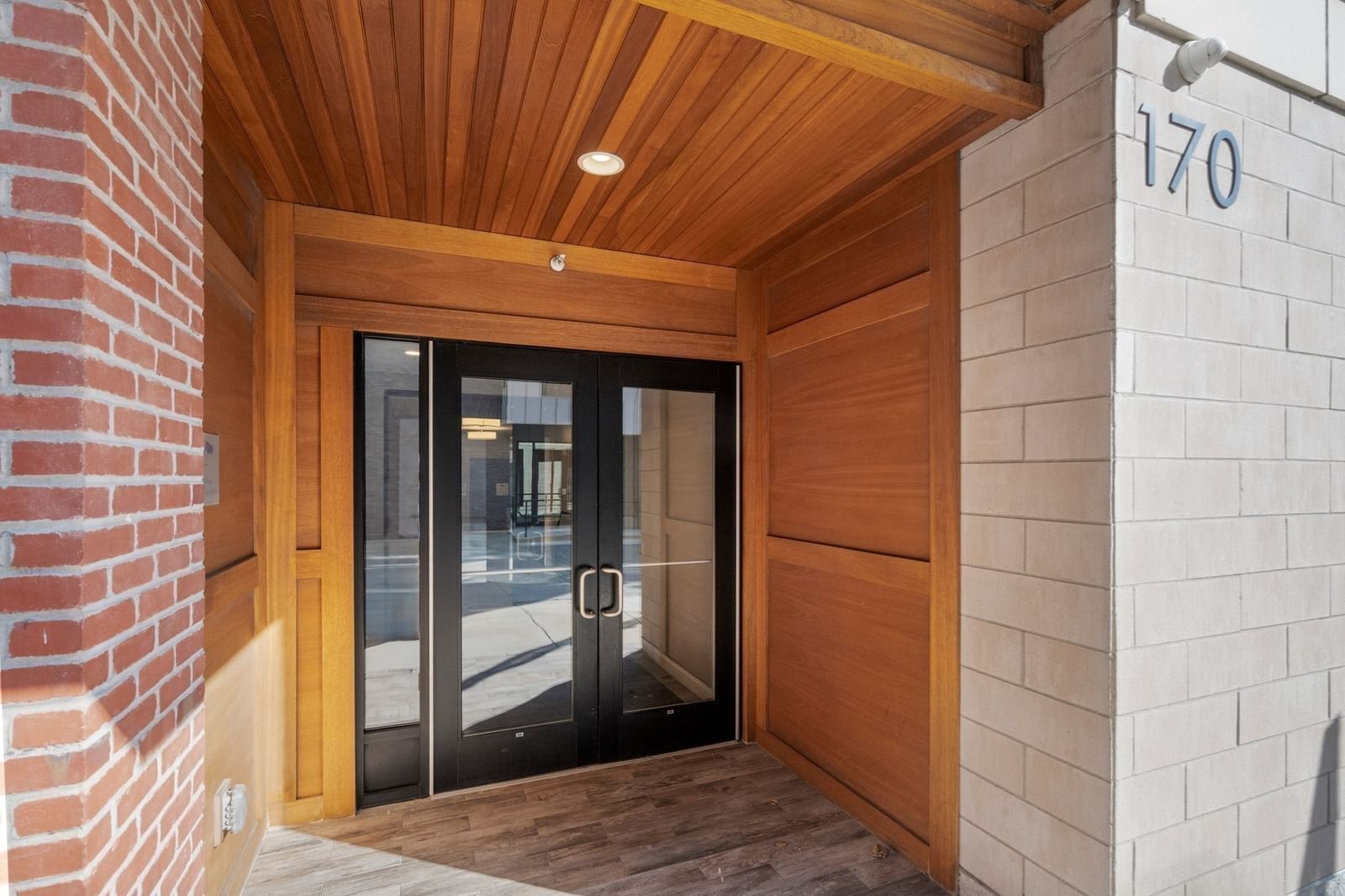 170 W Broadway #411 Boston — Photo 3 of 37
