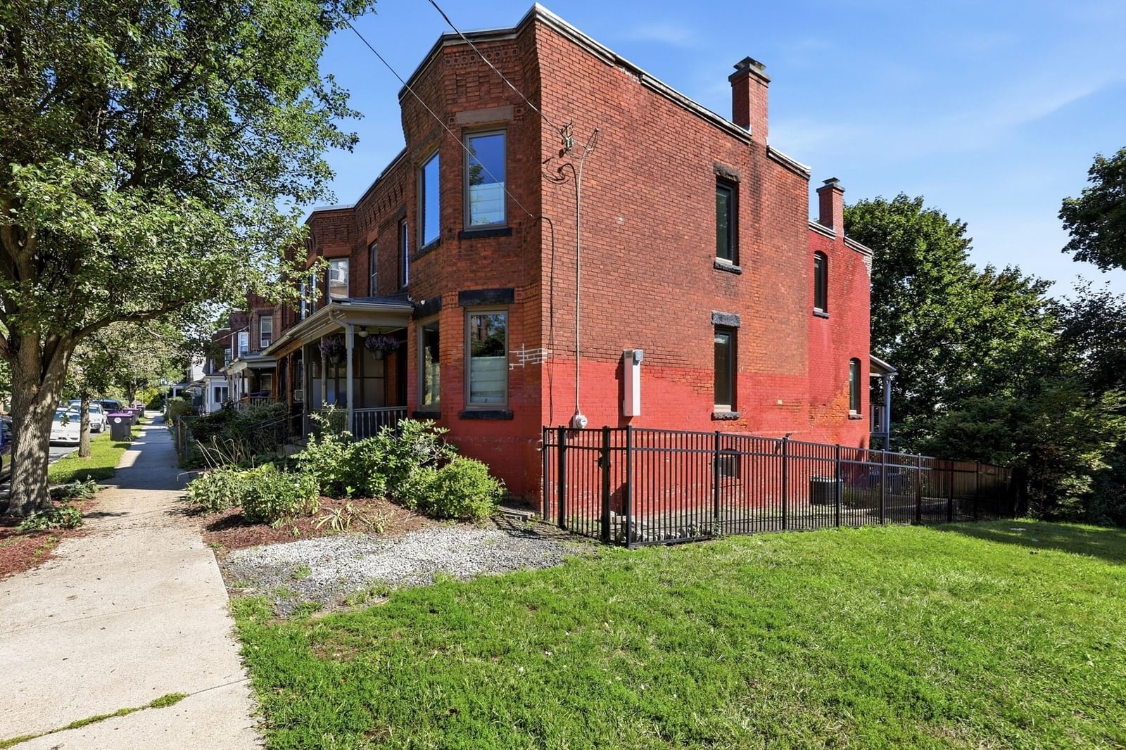42 Clinton Ave Holyoke — Photo 3 of 41