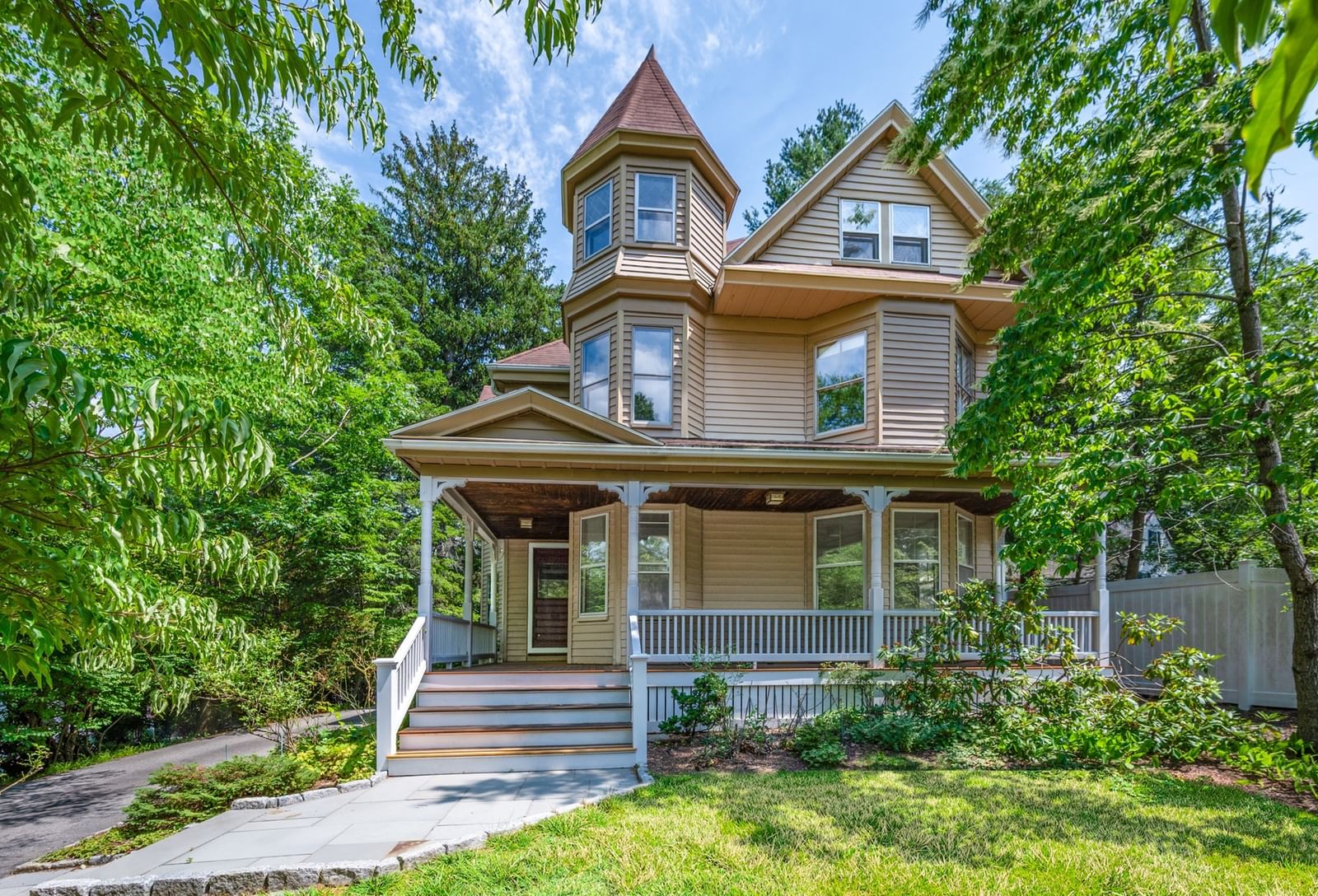 8 Cypress Rd Wellesley — Photo 1 of 25