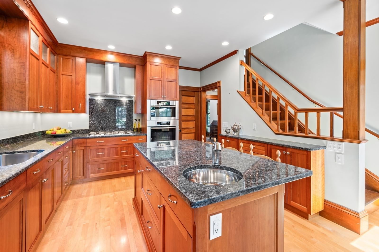 8 Cypress Rd Wellesley — Photo 10 of 25