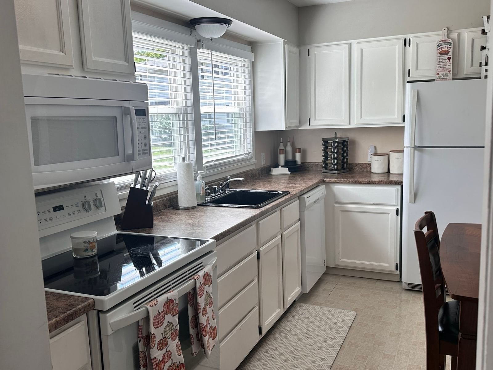 52 Honeysuckle Drive #52 Chicopee — Photo 4 of 17