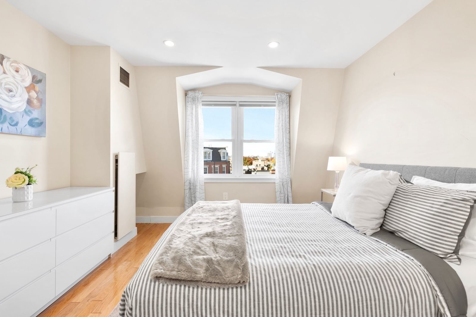 47 Harvard St #B403 Boston — Photo 16 of 33