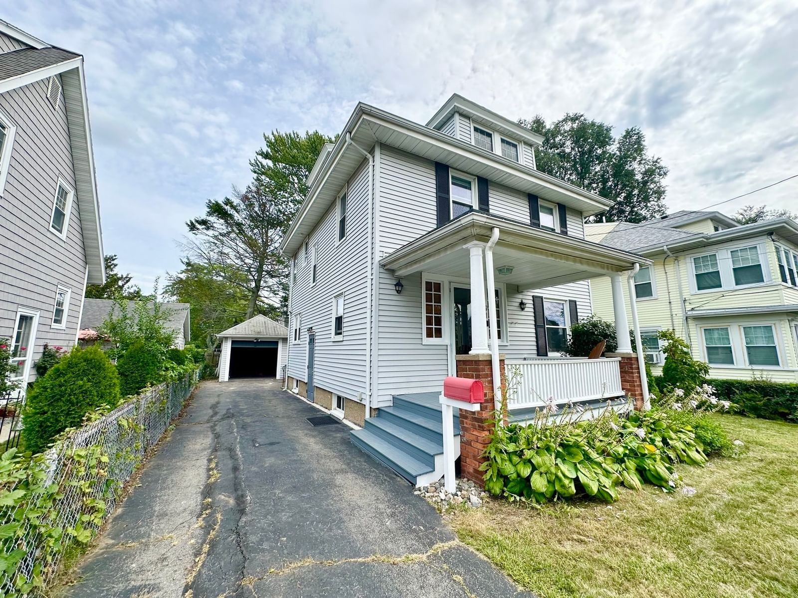91 Davis St Quincy — Photo 2 of 23