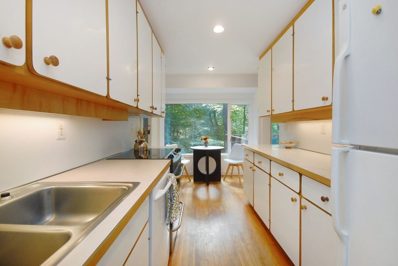 111 South Great Rd Lincoln — Photo 5 of 40