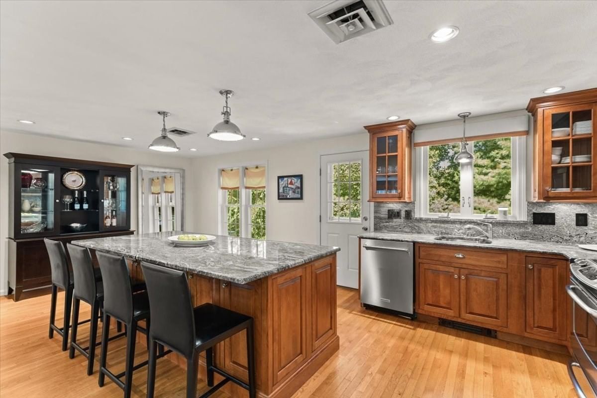 521 West Street #12 Duxbury — Photo 4 of 32