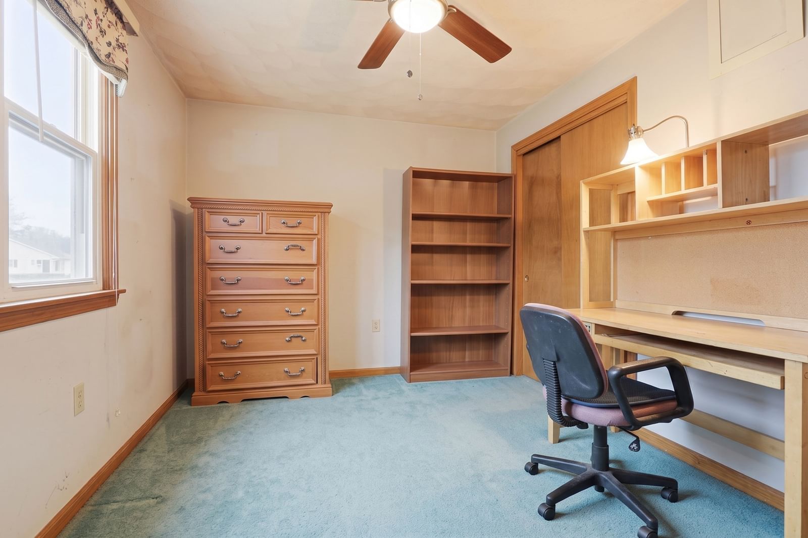 34 Oak Knoll Rd Lowell — Photo 15 of 22