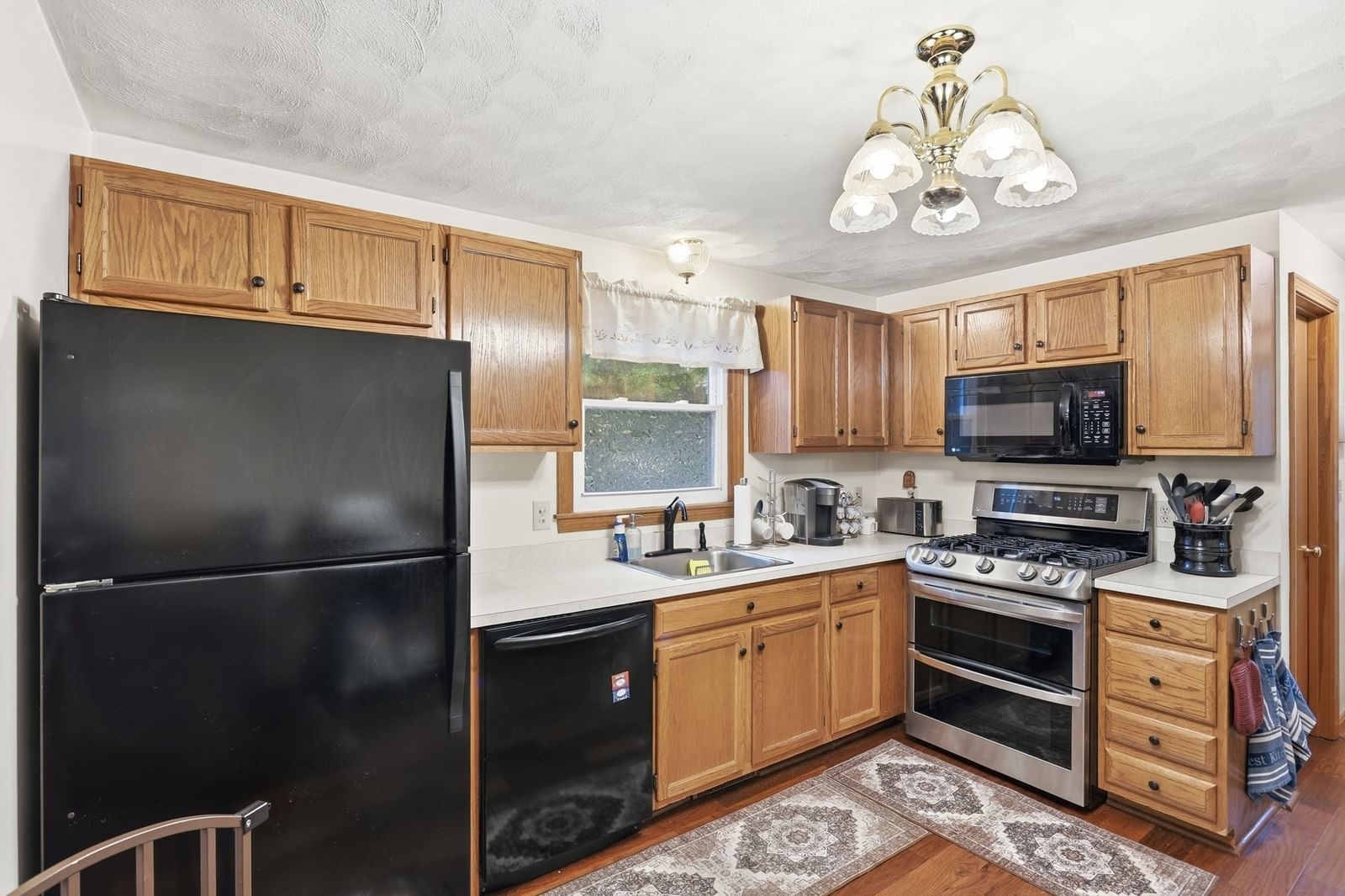 34 Oak Knoll Rd Lowell — Photo 8 of 22