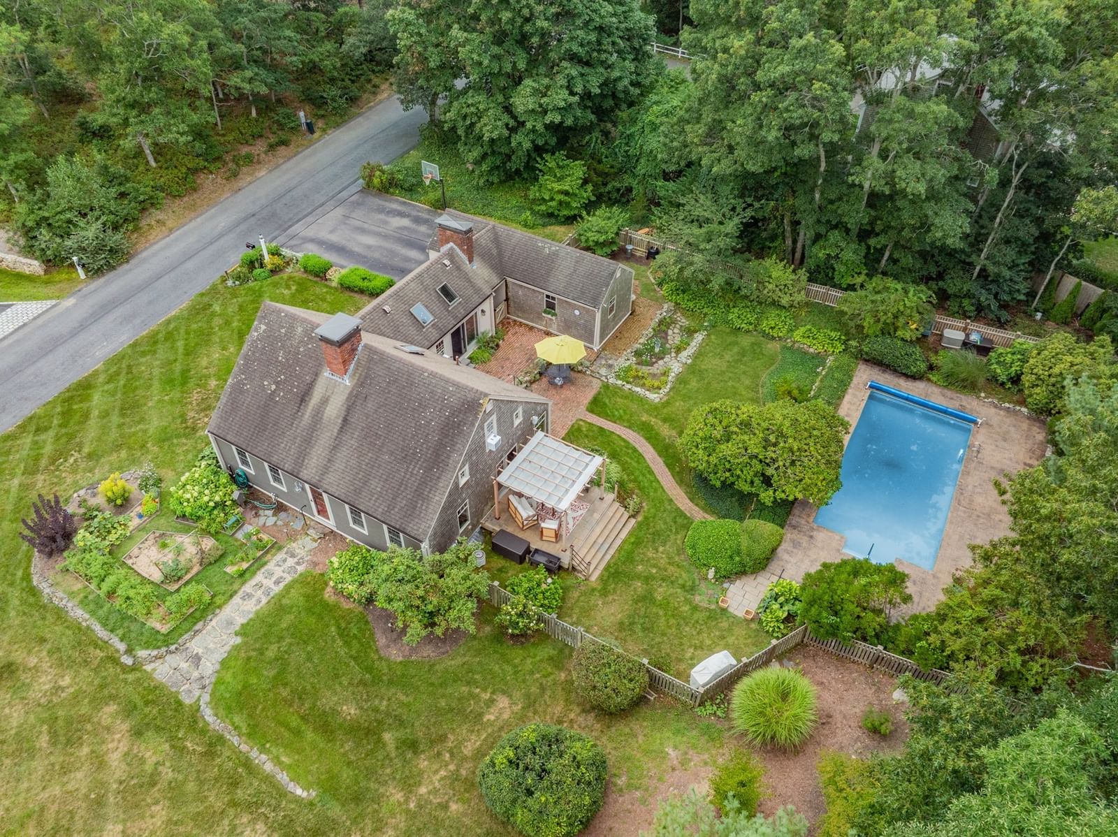 18 Manor Dr Sandwich — Photo 2 of 39