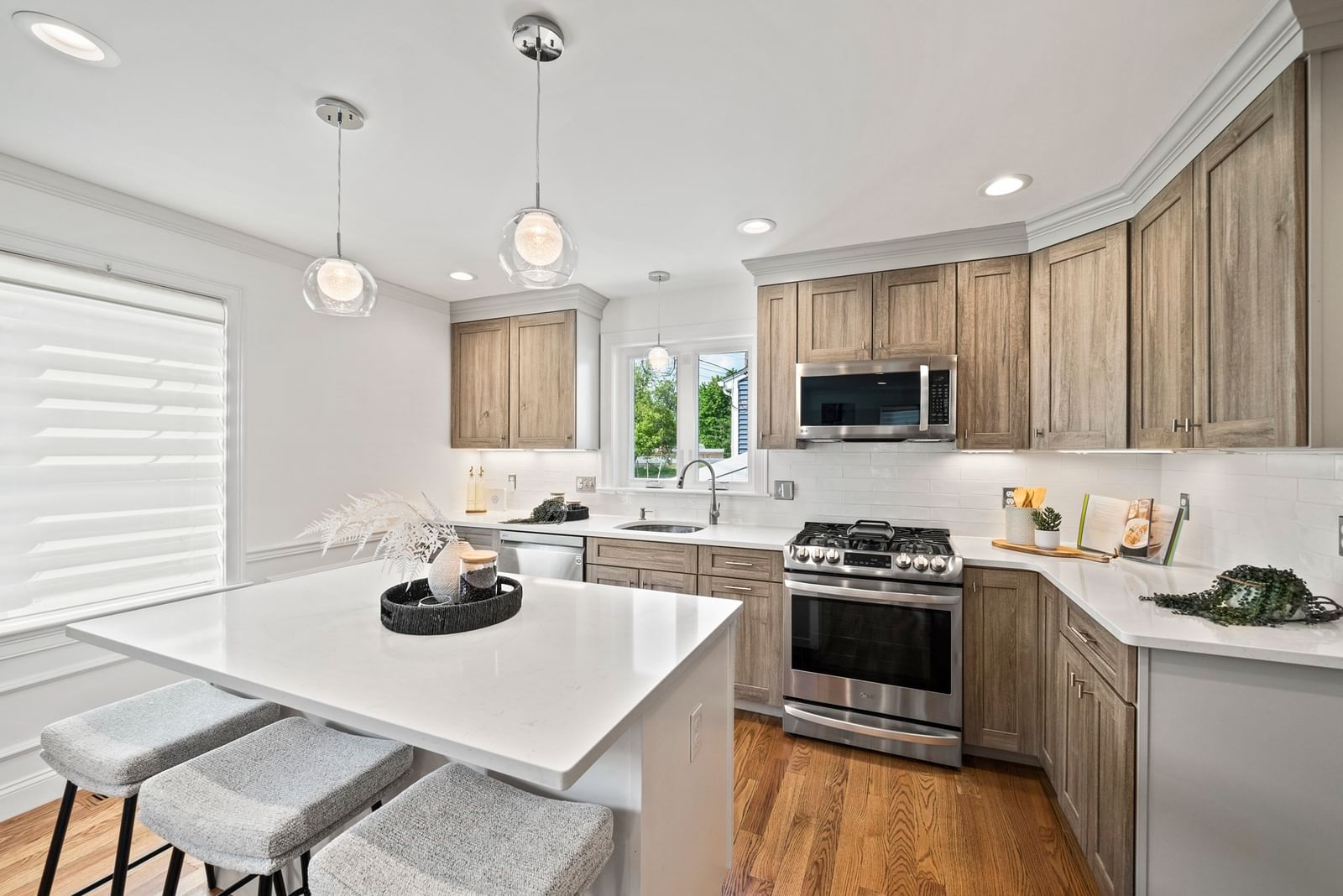 61 Gale Street #A Waltham — Photo 4 of 42