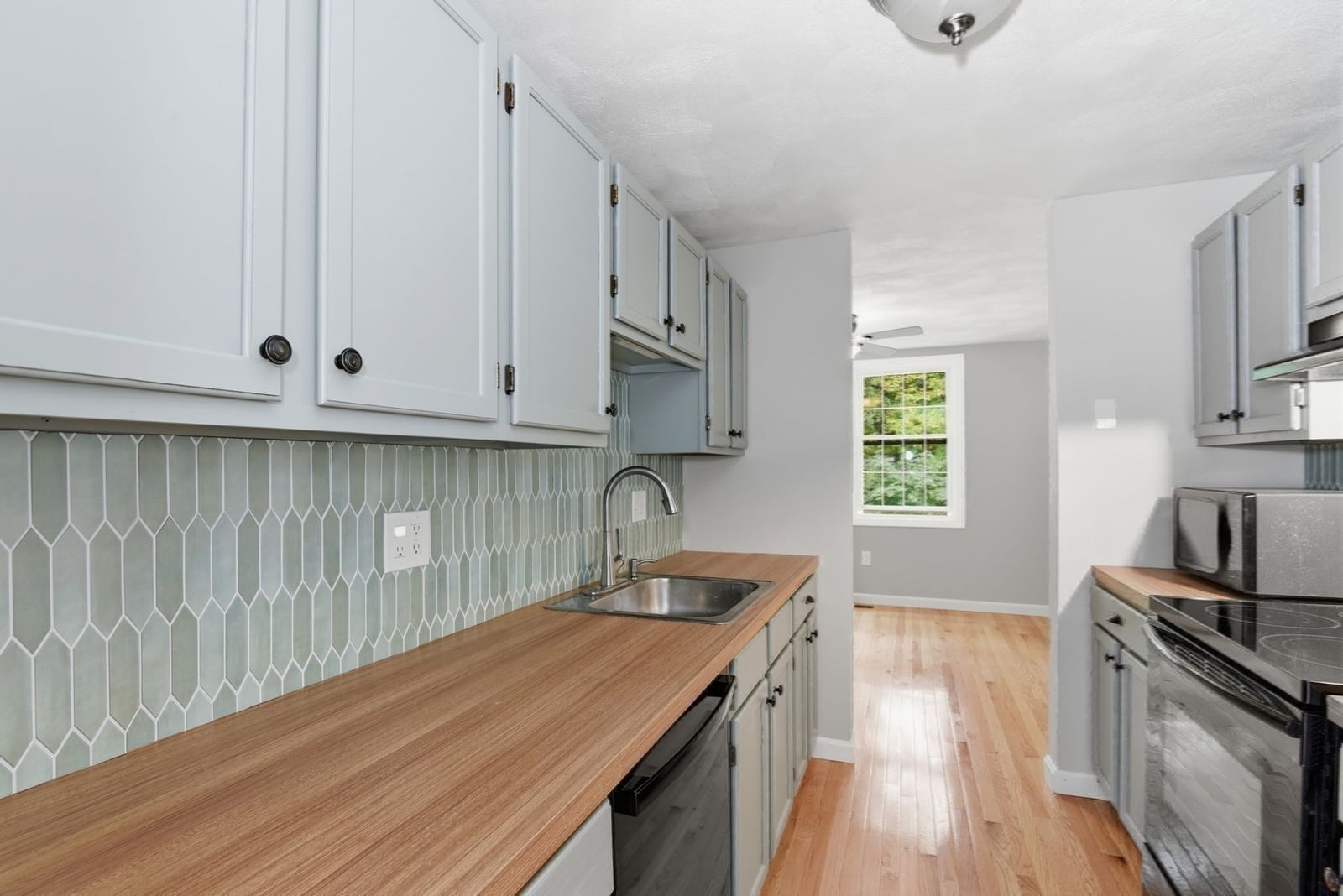 126 Patrick Rd #126 Tewksbury — Photo 13 of 40