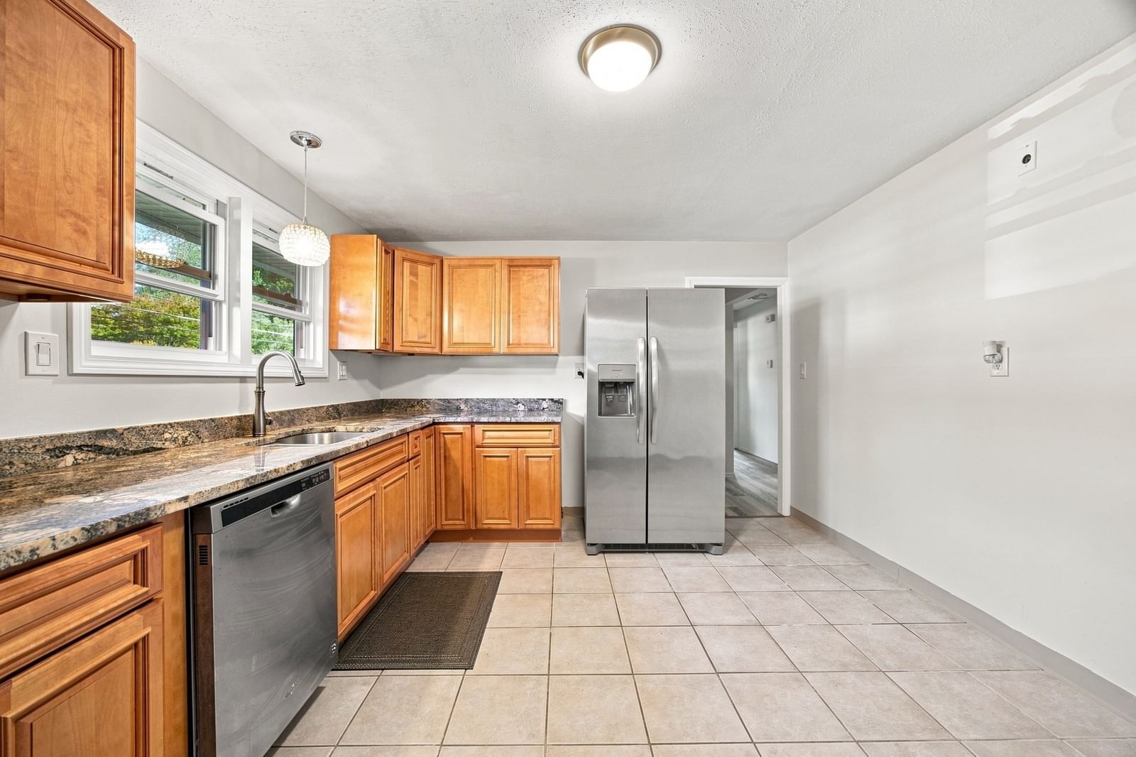 96 Shady Brook Lane Springfield — Photo 4 of 27