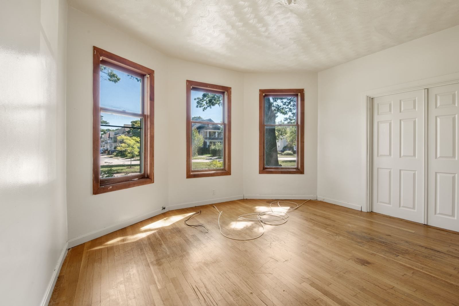 197 Blue Hills Pkwy Milton — Photo 3 of 23