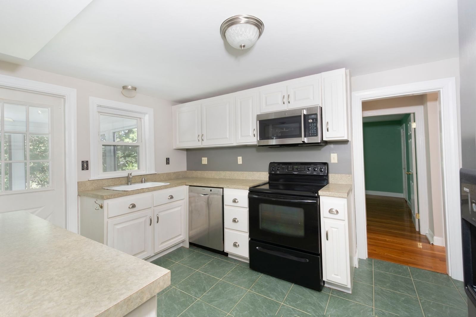 10 Farview Ave Shrewsbury — Photo 11 of 29