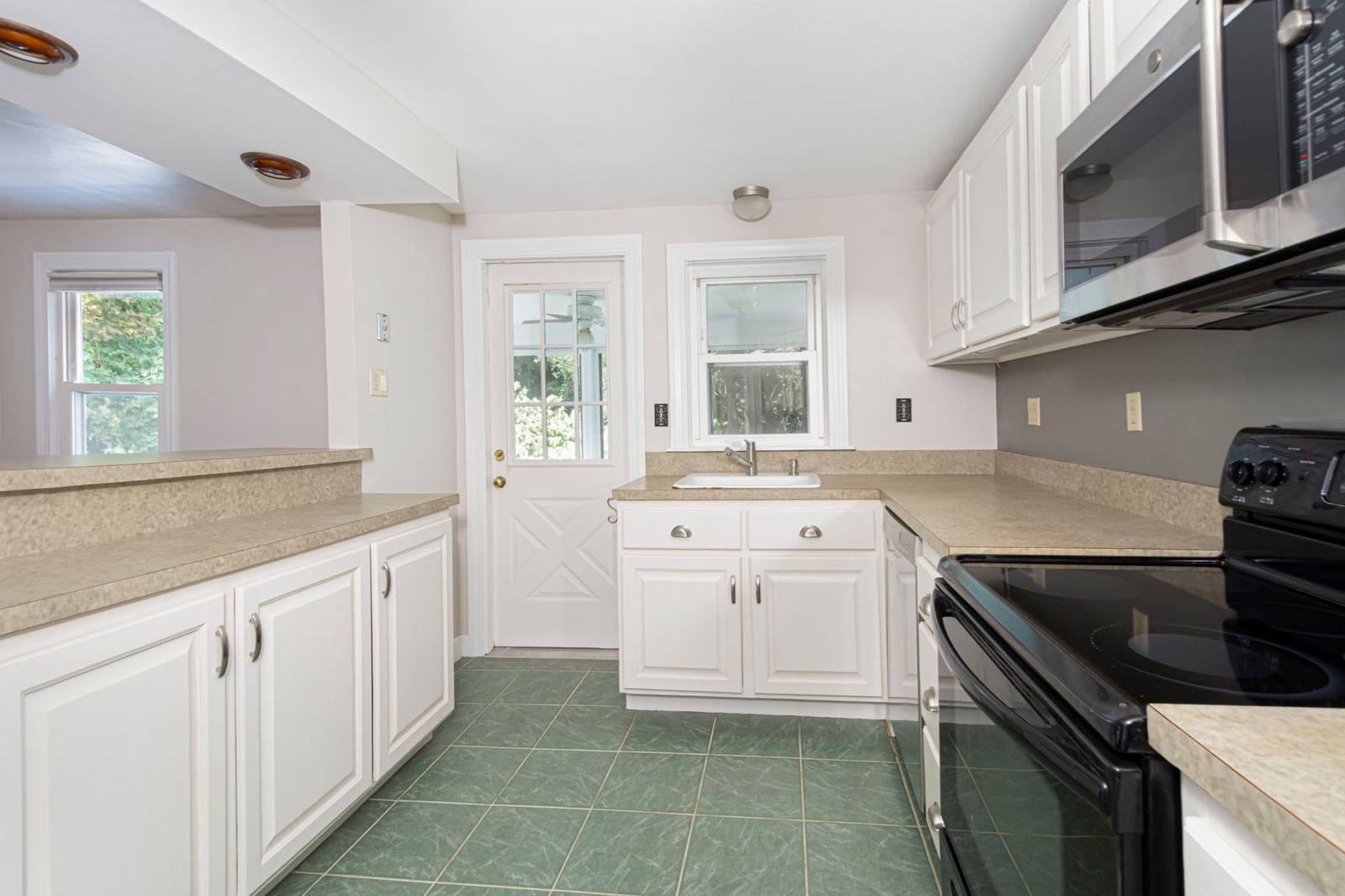 10 Farview Ave Shrewsbury — Photo 12 of 29