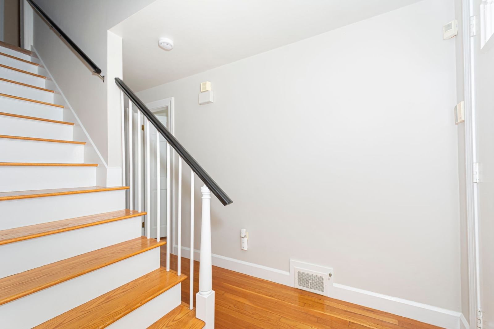 10 Farview Ave Shrewsbury — Photo 4 of 29