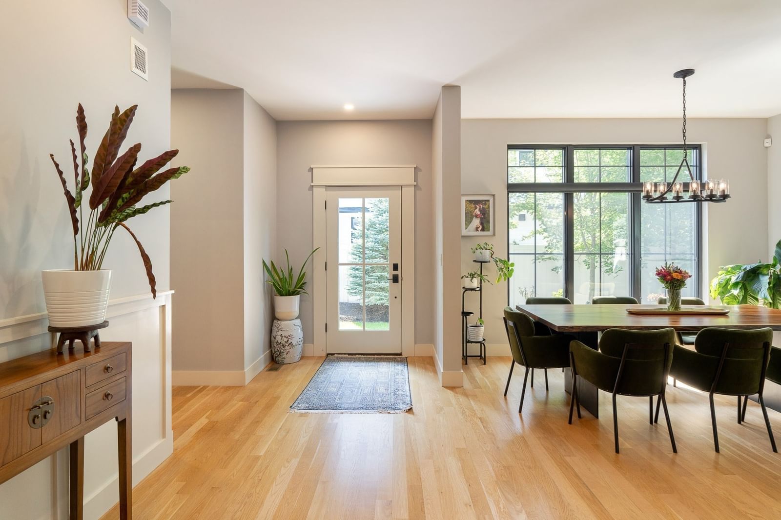 32 Lantern Ln Wellesley — Photo 3 of 40