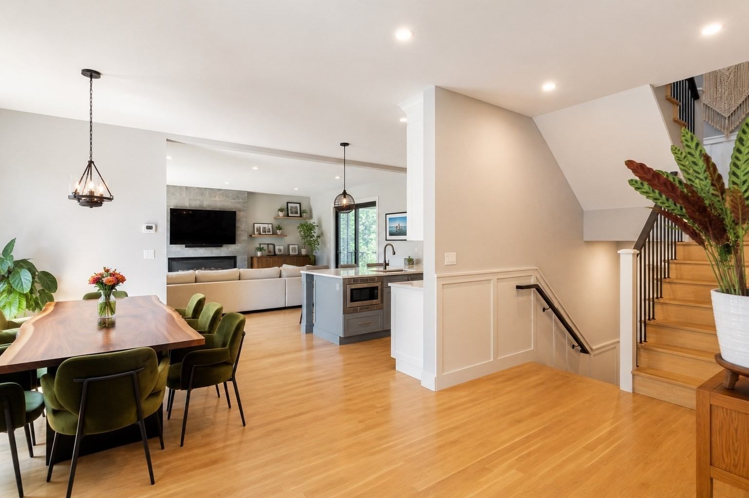 32 Lantern Ln Wellesley — Photo 5 of 40