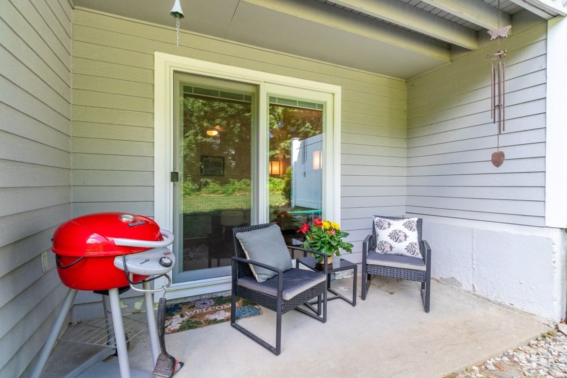 4 Beals Cove Rd #G Hingham — Photo 5 of 27