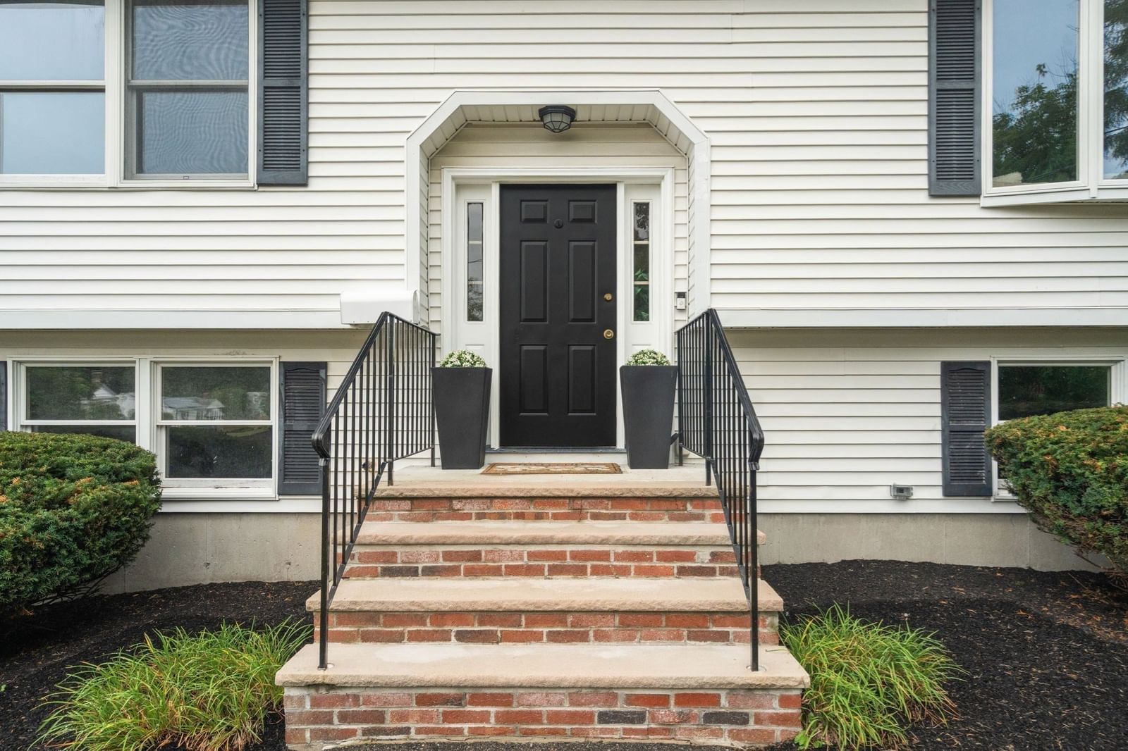 14 Glenn Ave Salem — Photo 2 of 24