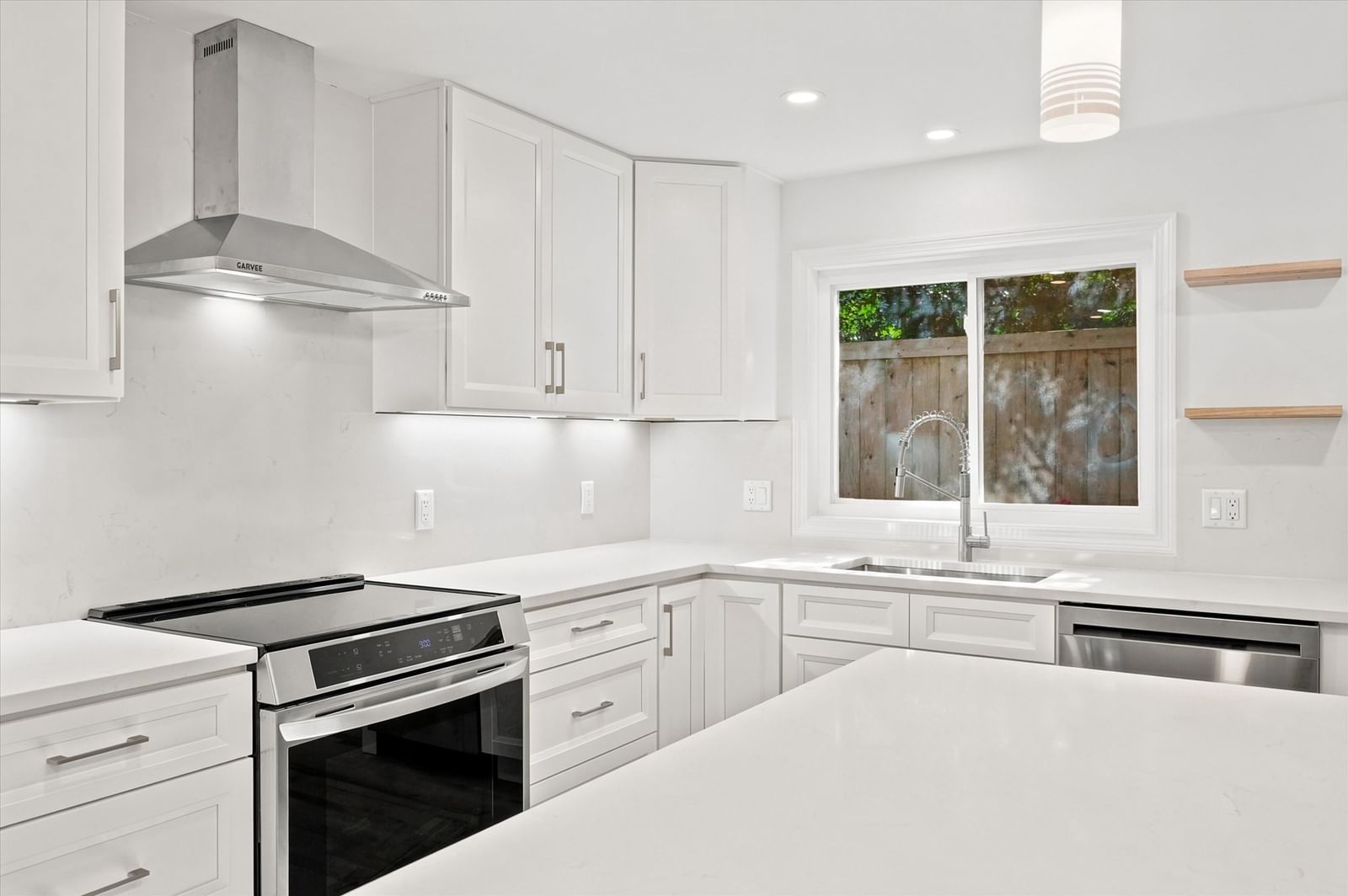 8 Wilmington Road Burlington — Photo 10 of 42