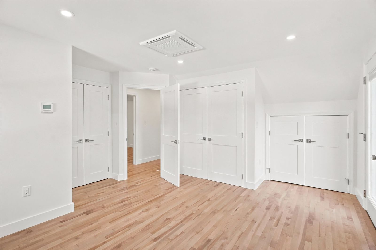 8 Wilmington Road Burlington — Photo 18 of 42
