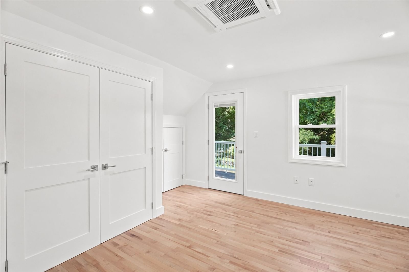 8 Wilmington Road Burlington — Photo 19 of 42