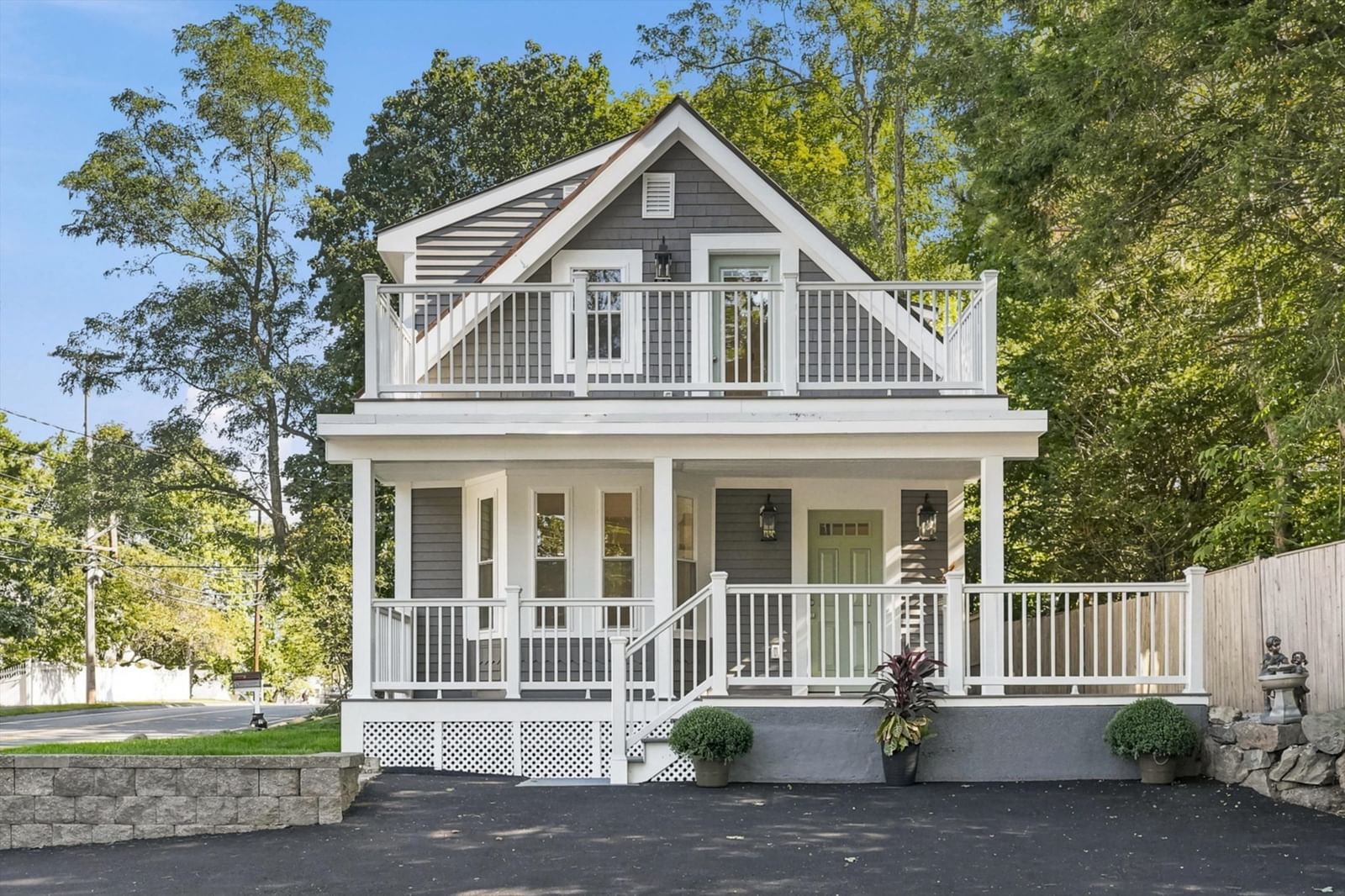 8 Wilmington Road Burlington — Photo 2 of 42