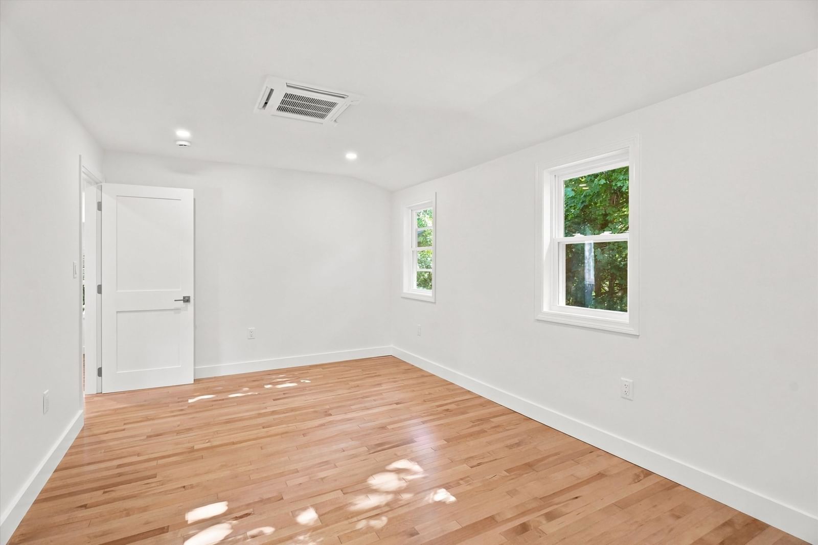 8 Wilmington Road Burlington — Photo 23 of 42