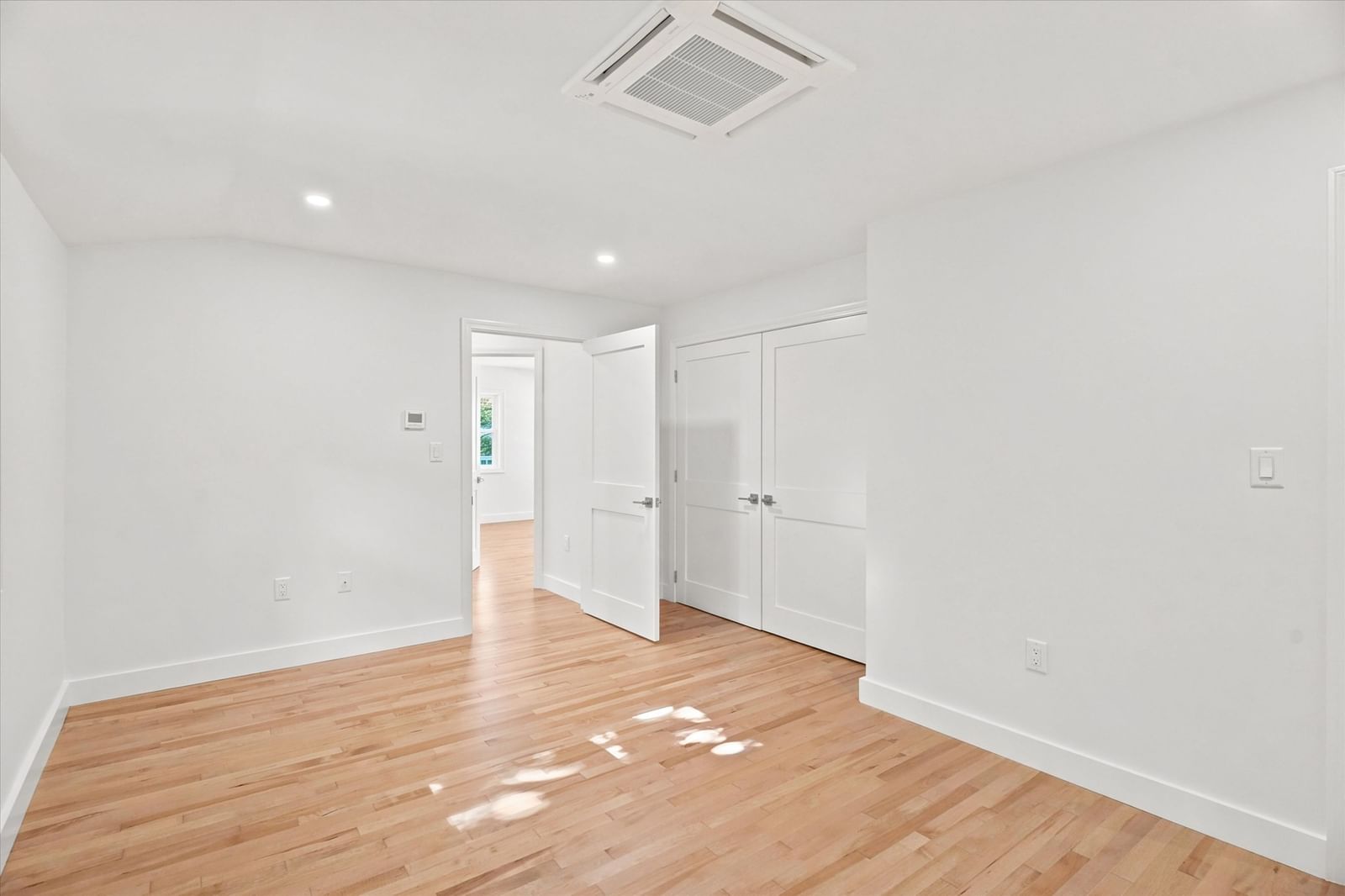 8 Wilmington Road Burlington — Photo 24 of 42