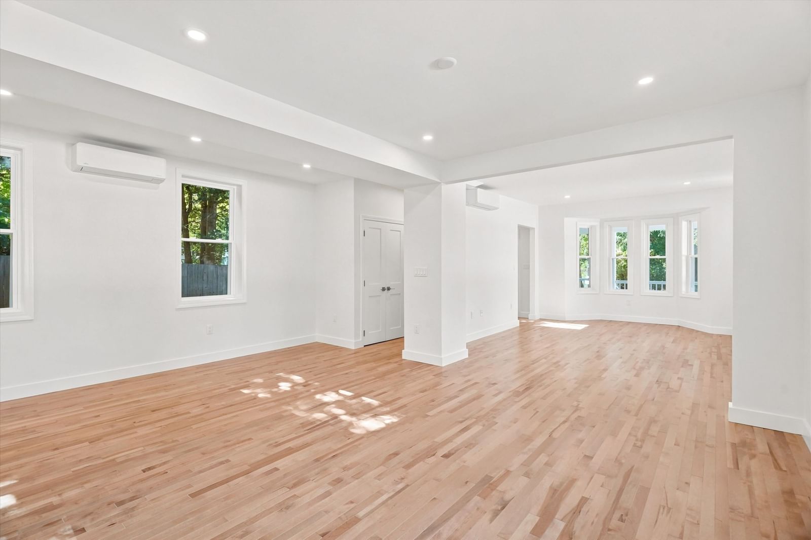 8 Wilmington Road Burlington — Photo 6 of 42
