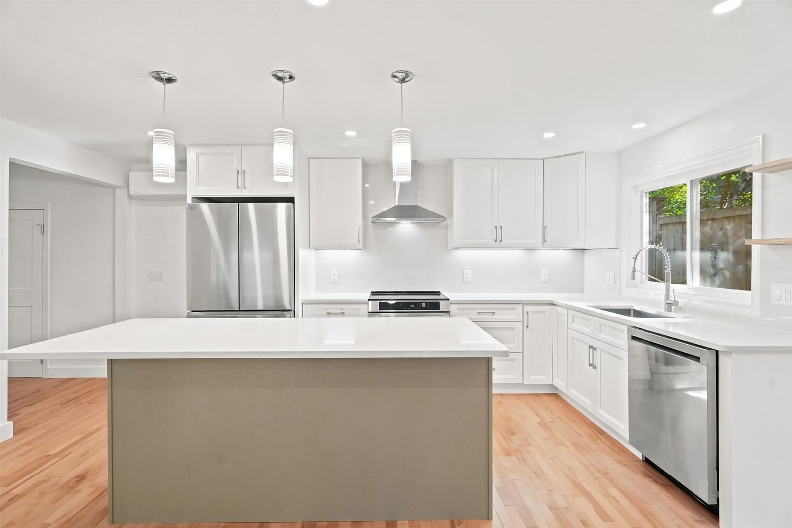 8 Wilmington Road Burlington — Photo 8 of 42