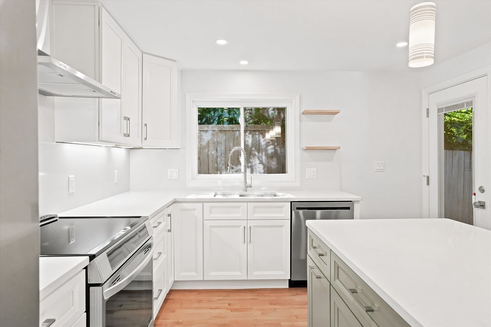 8 Wilmington Road Burlington — Photo 9 of 42