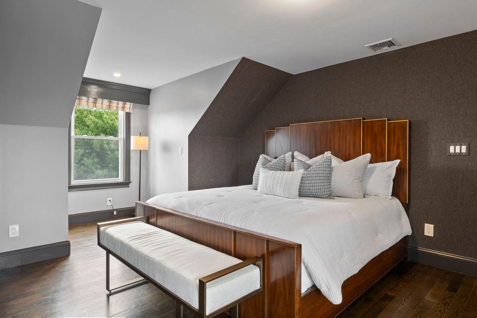 580 E 2nd St #6 Boston — Photo 16 of 23