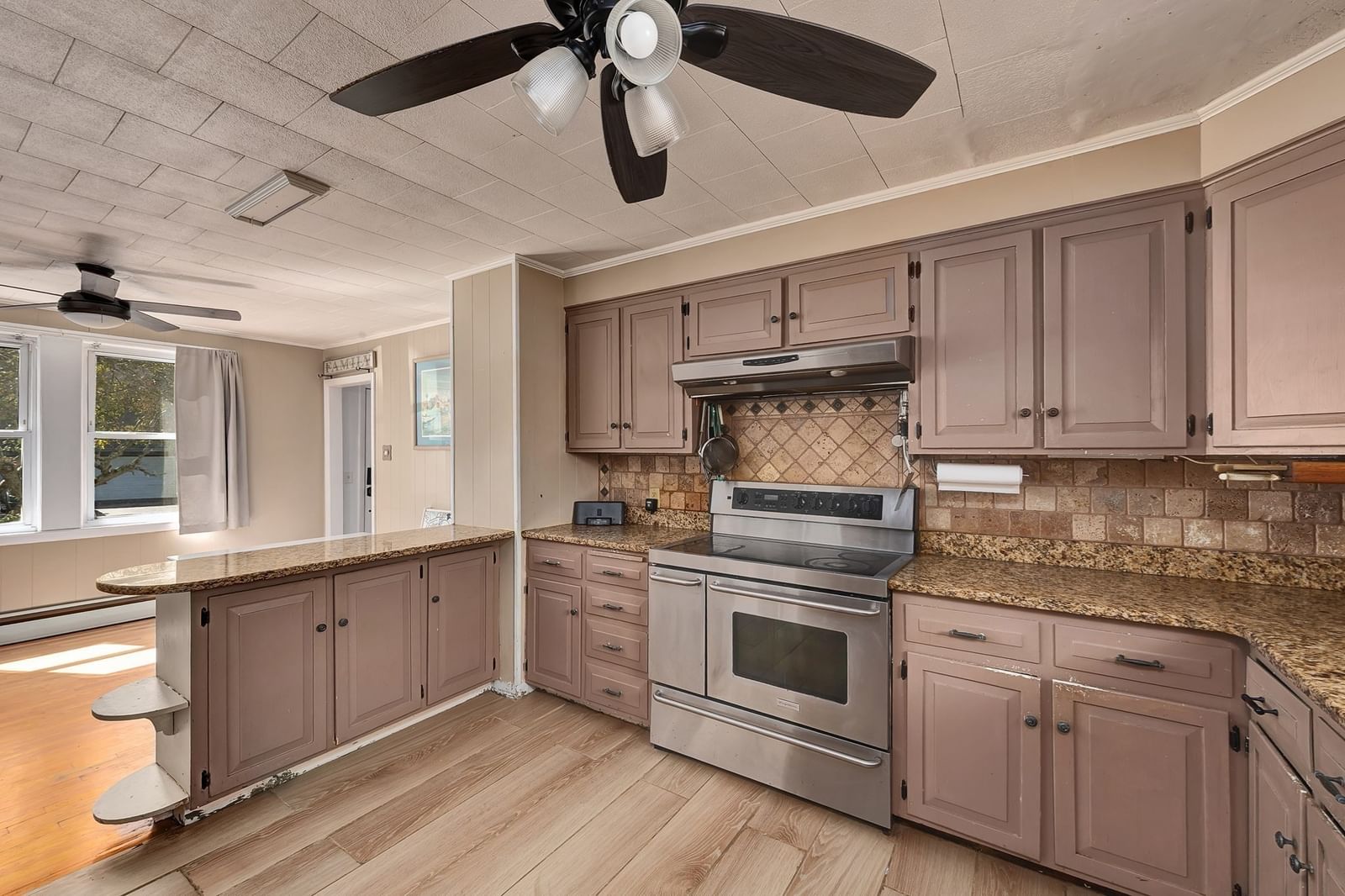 37 Riverdale Ave Haverhill — Photo 5 of 33